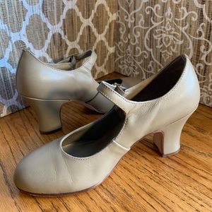 Capezio Heeled Character Dance Shoes 4.5W (fits 5)
